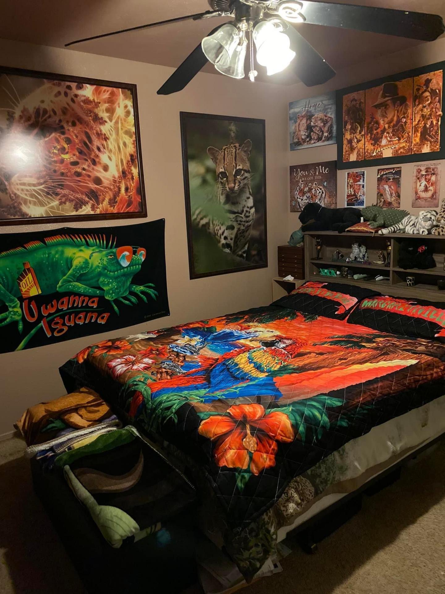 Margaritaville Parrot Sunset Black Quilt Set