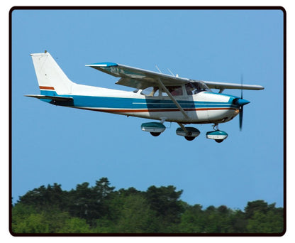 Flying Cessna 172 Desk Mat