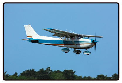 Flying Cessna 172 Desk Mat
